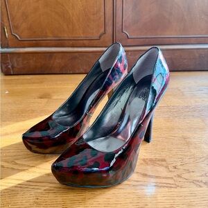 Carlos by Carlos Santana Patent Leather Red/Burgundy Leopard 5” Heels - Size 8.5